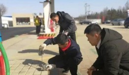 潍坊加油站爆料事件视频,真相与争议交织的油品安全疑云